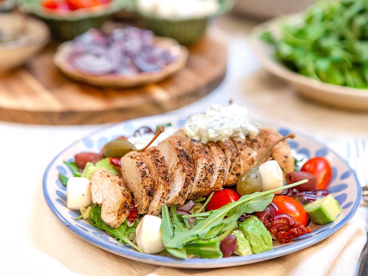 Pastasallad med kyckling och tzatziki