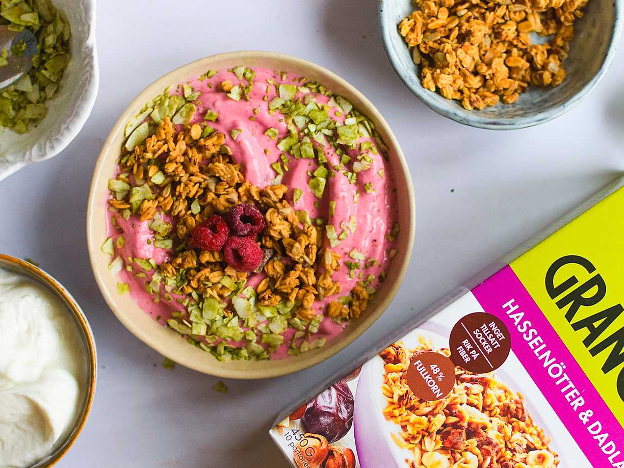 Frozen yoghurt med granola