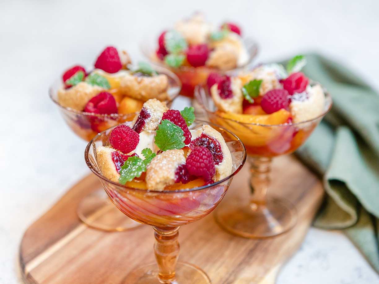Peach melba i glas