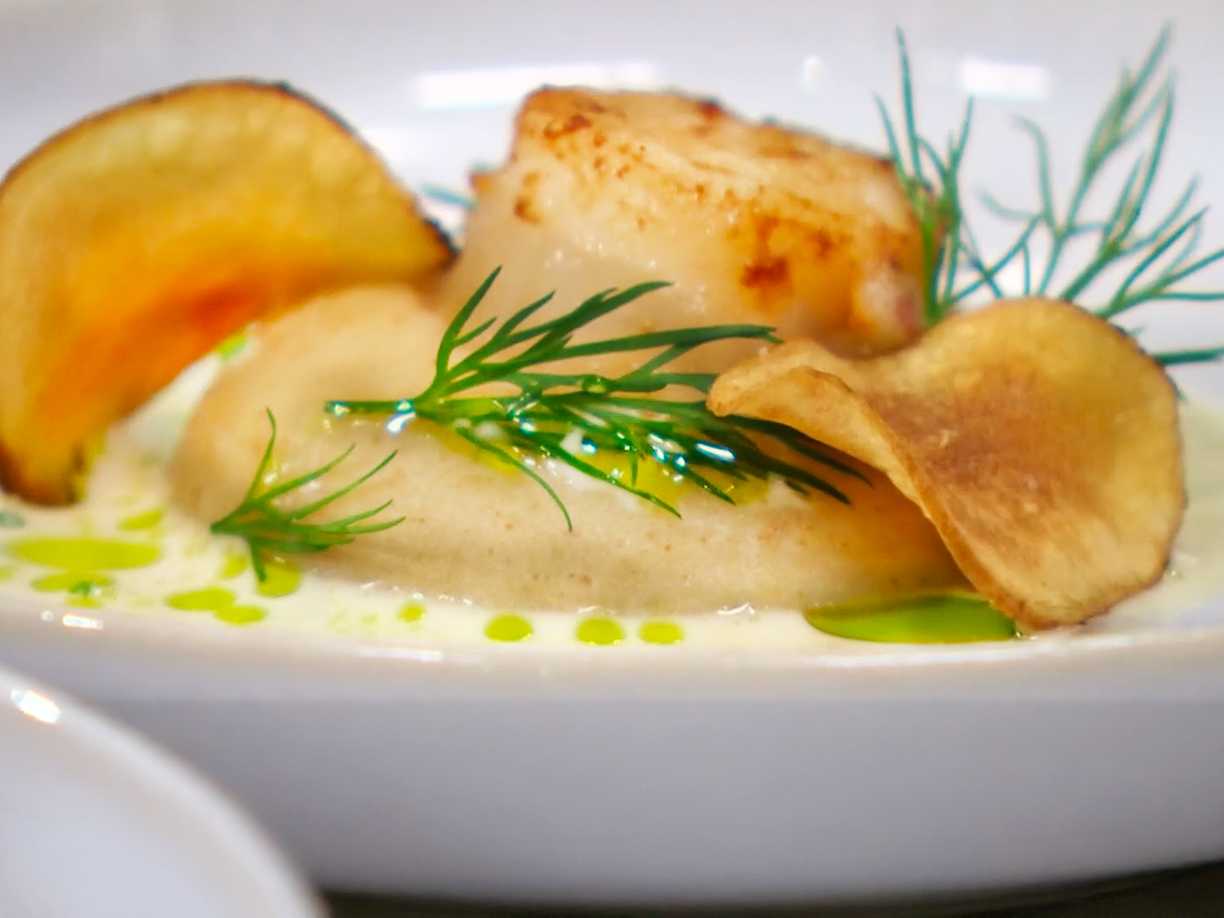 Pilgrimsmusslor med jordärtskockspuré och gräslök