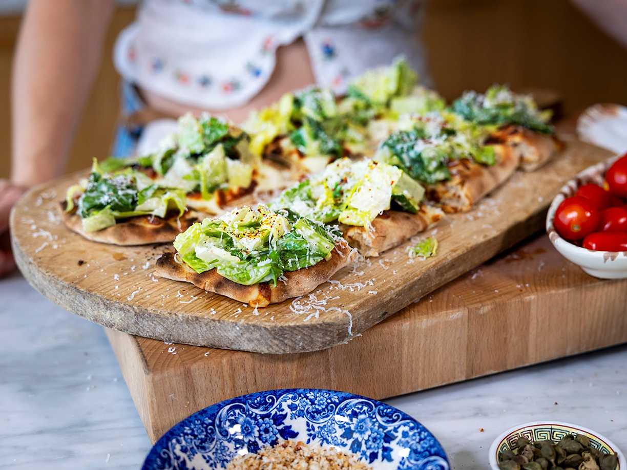 Pinsa med caesarsallad