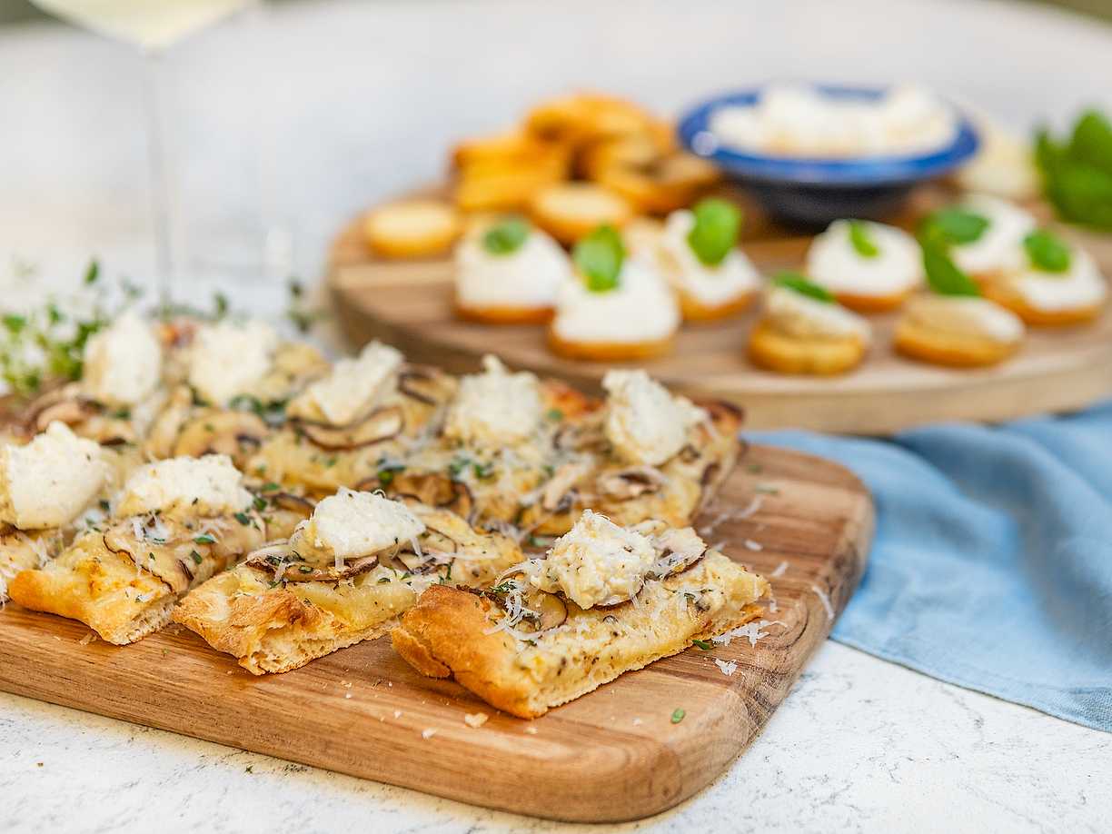 Pinsa med tryffelkräm och crostini med pecorinodipp