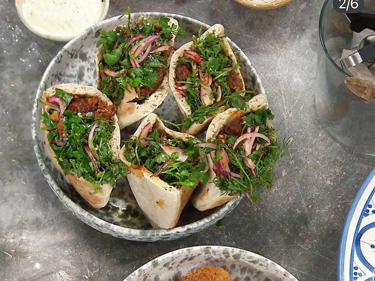 Pitabröd med örtsallad