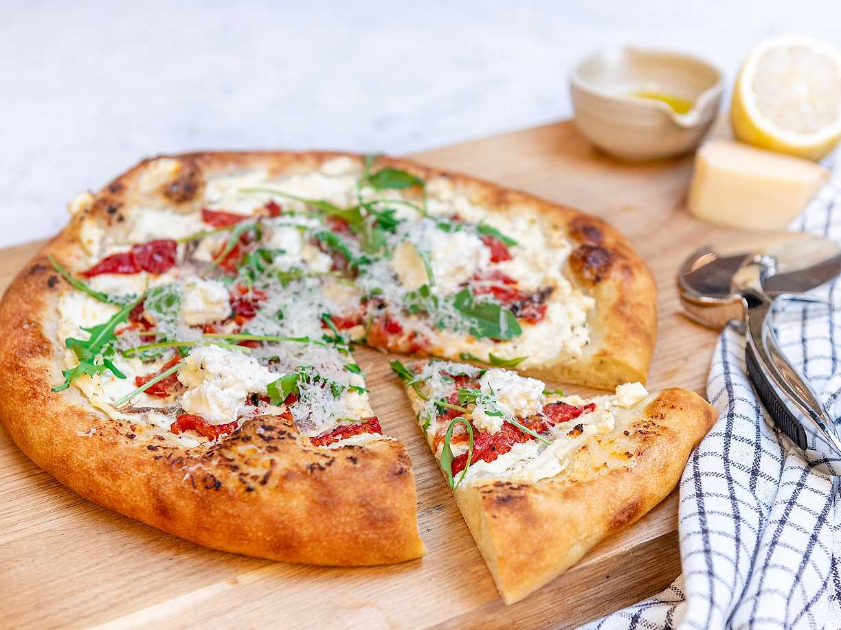 Pizza bianca med grillad paprika