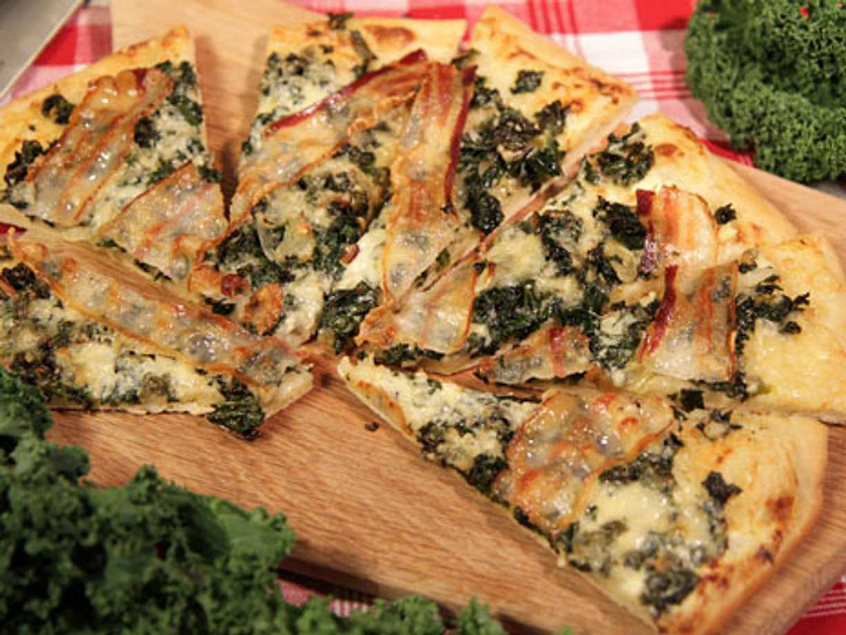 Mitt Köks pizza med grönkål, pancetta och ädelost Köket.se