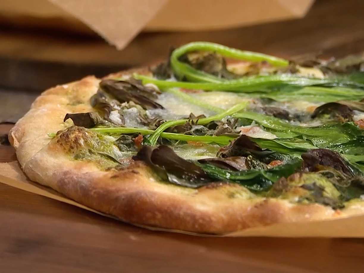 Pizza med vårgrönt