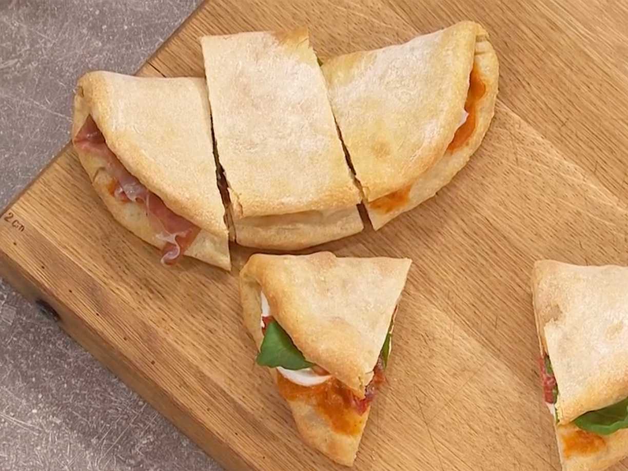 Pizza pockets med tomatsås