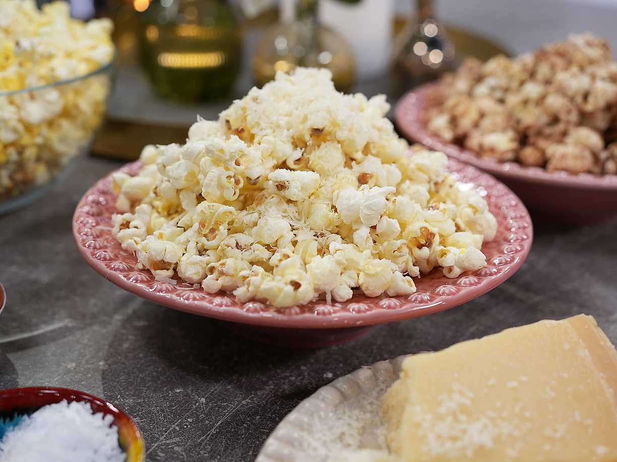 Popcorn med brynt smör och parmesan
