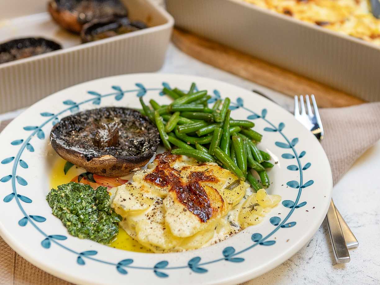 Potatisgratäng med rosmarin och bakad portabello