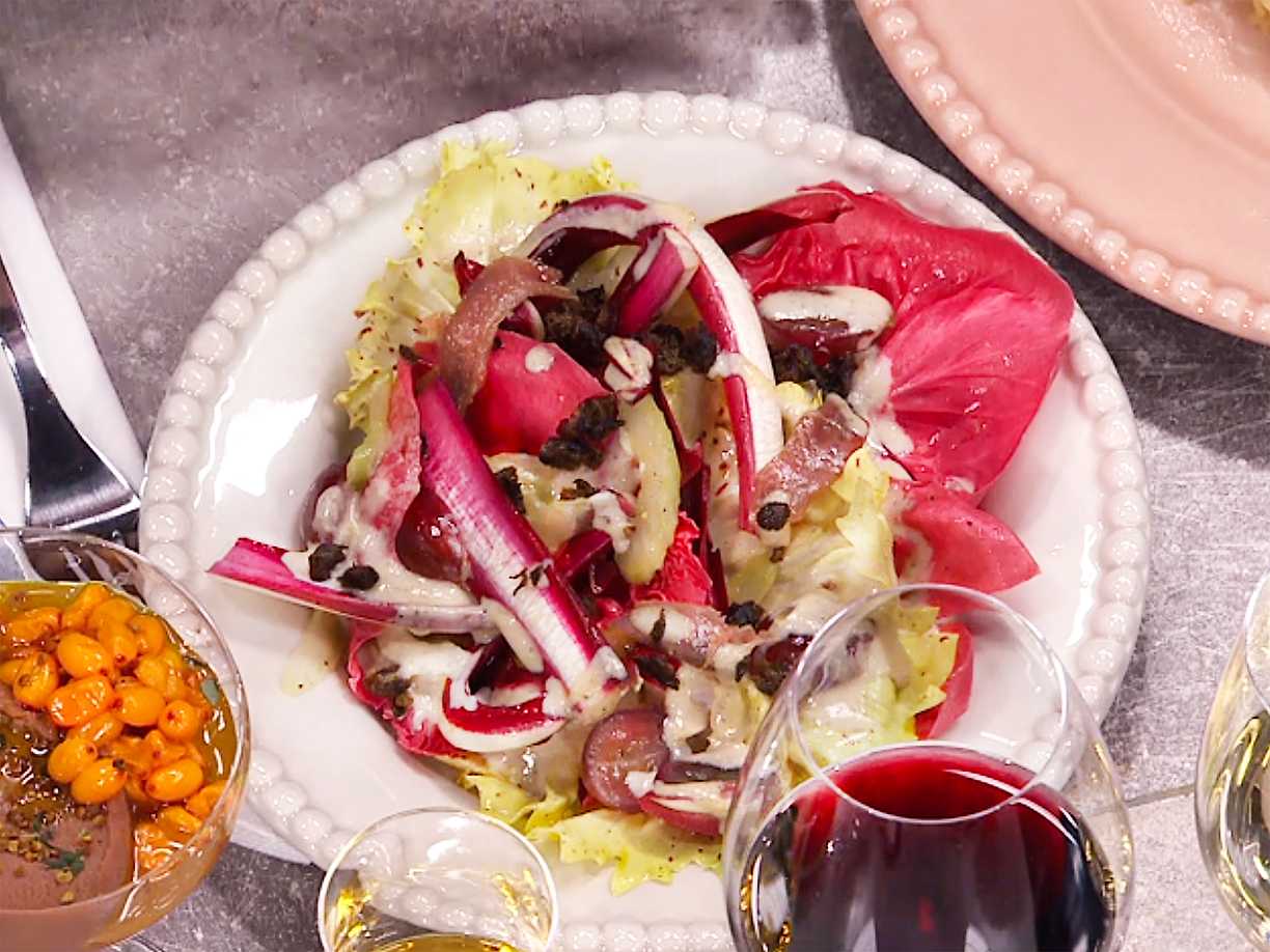Radicchiosallad med druvor och tonnatosås