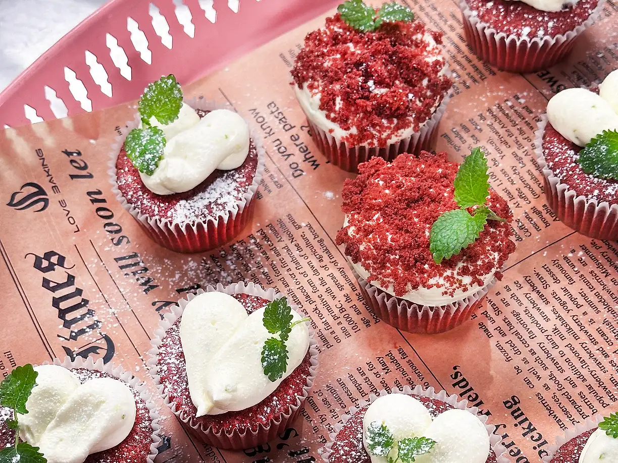 Red velvet cupcakes med limefrosting