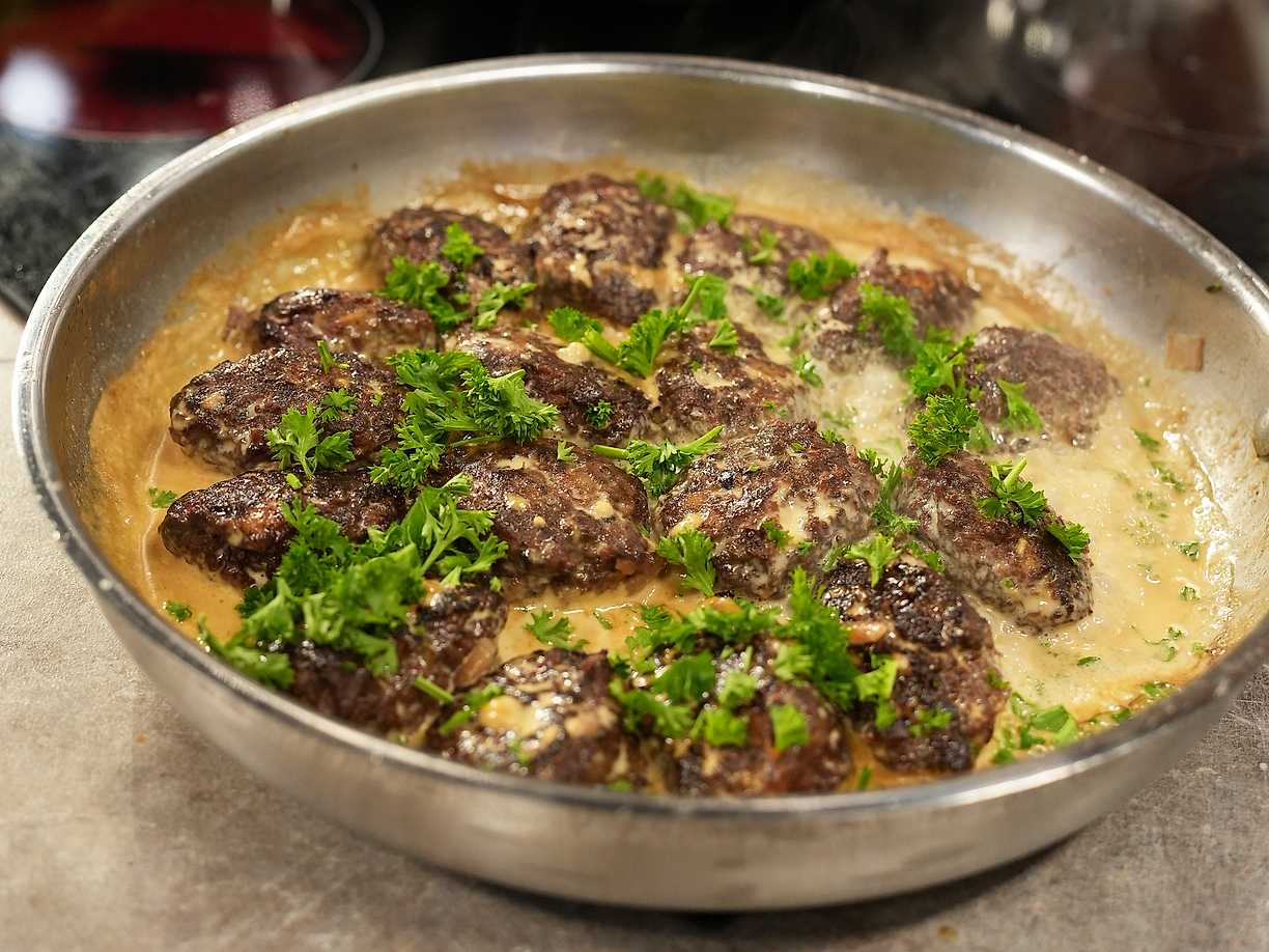 Renfärsbiffar i gräddsky