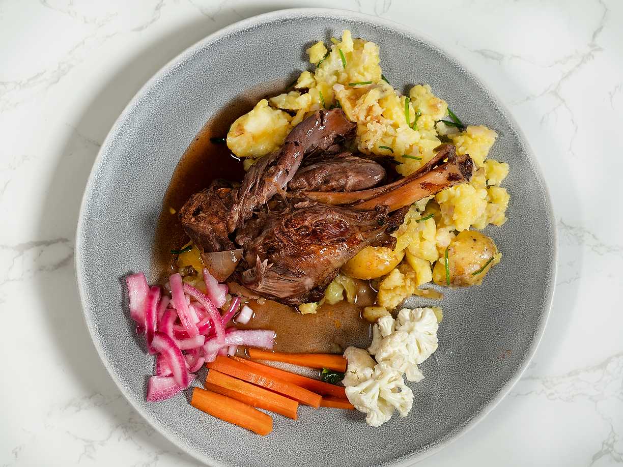 Rödvinsbrässerat lammlägg