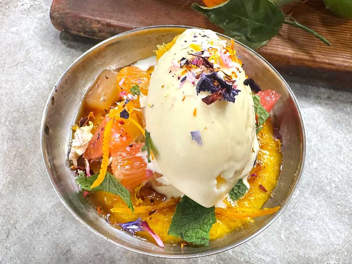 Saffransgröt med citrussallad