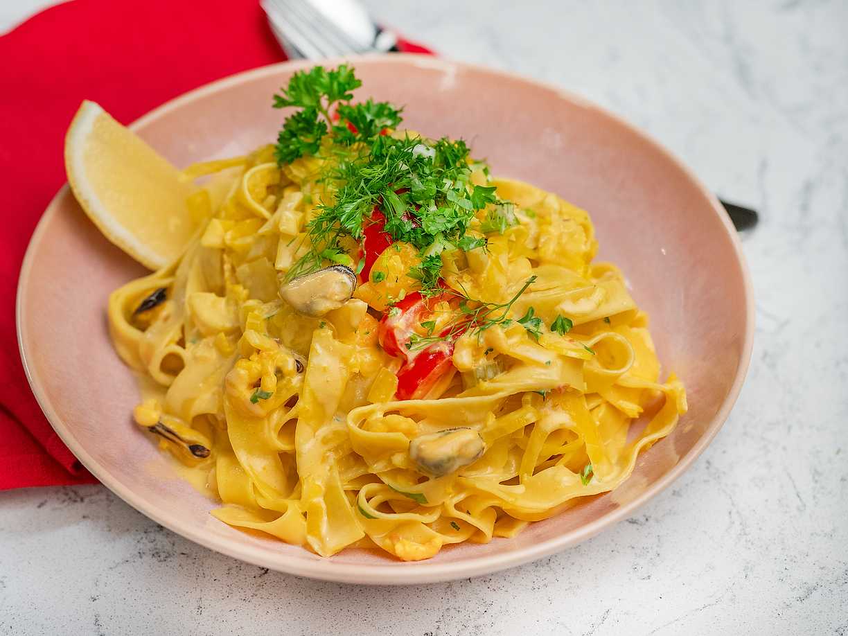 Saffranspasta med skaldjur