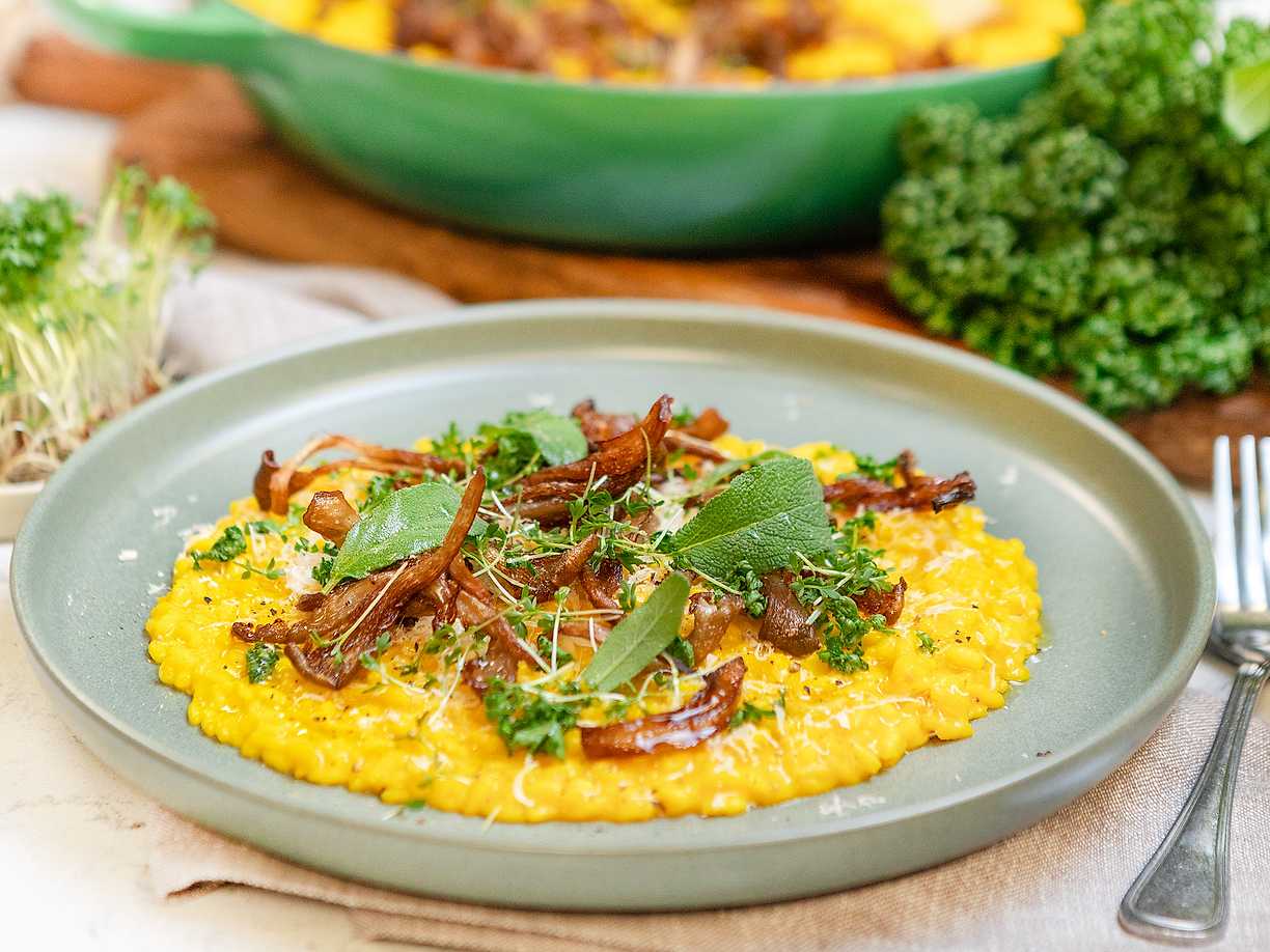 Saffransrisotto med ostronskivling och örter