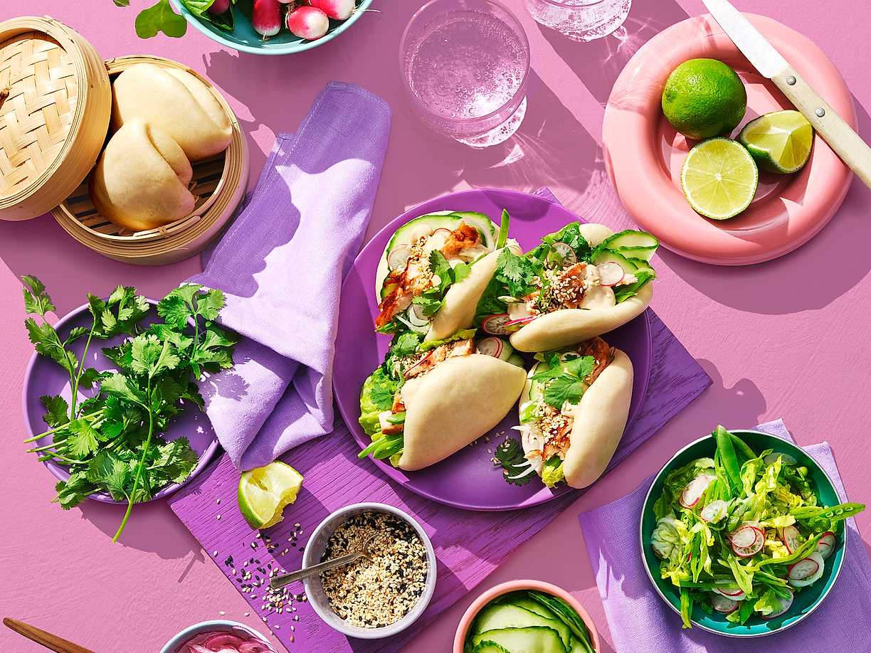 Asian Buns med lax, gurka och picklad lök