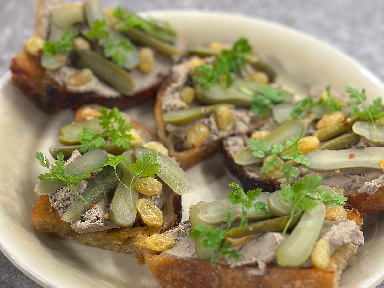 Sjyst anklevermousse med sultanrussin