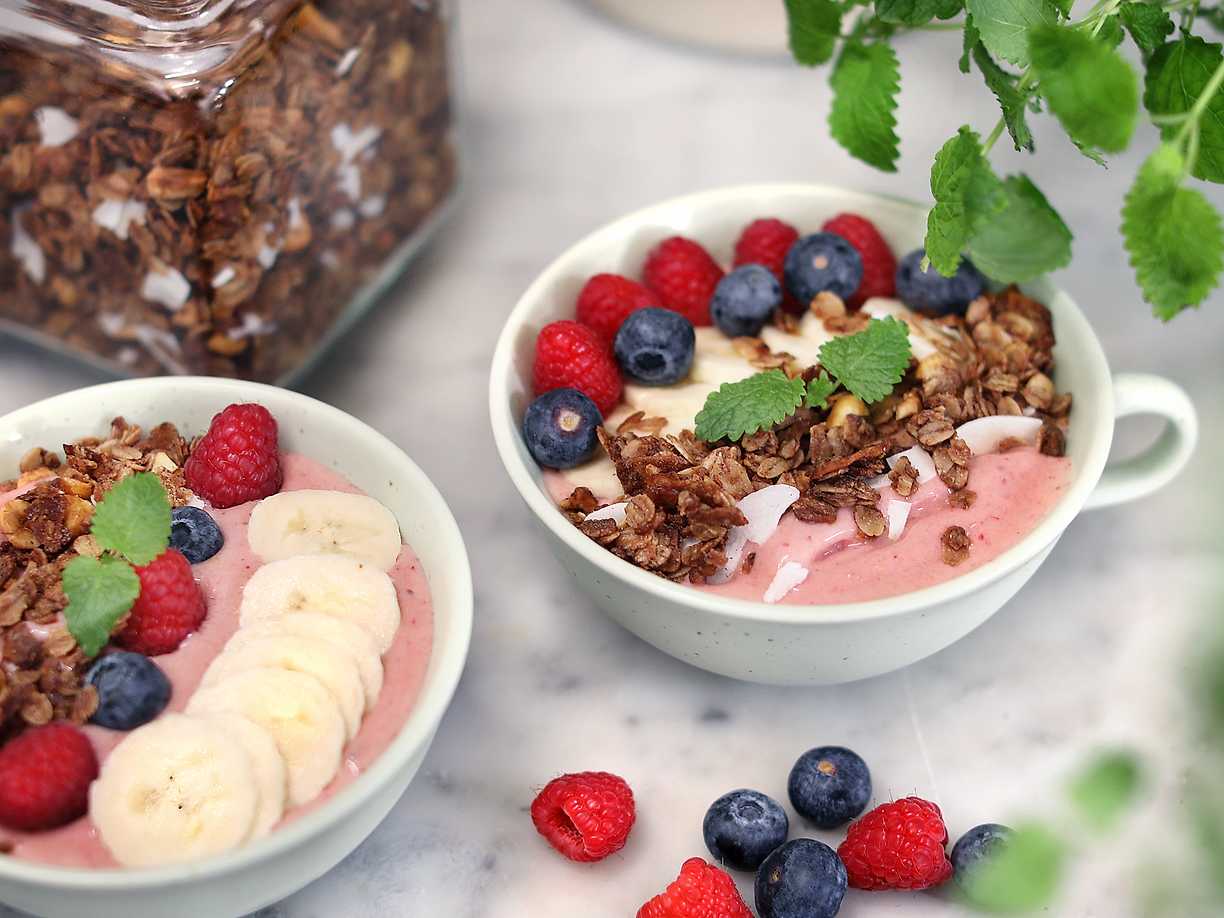 Smoothiebowl med hemgjord granola