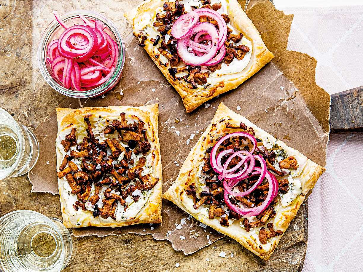 Smördegspizza med kantareller