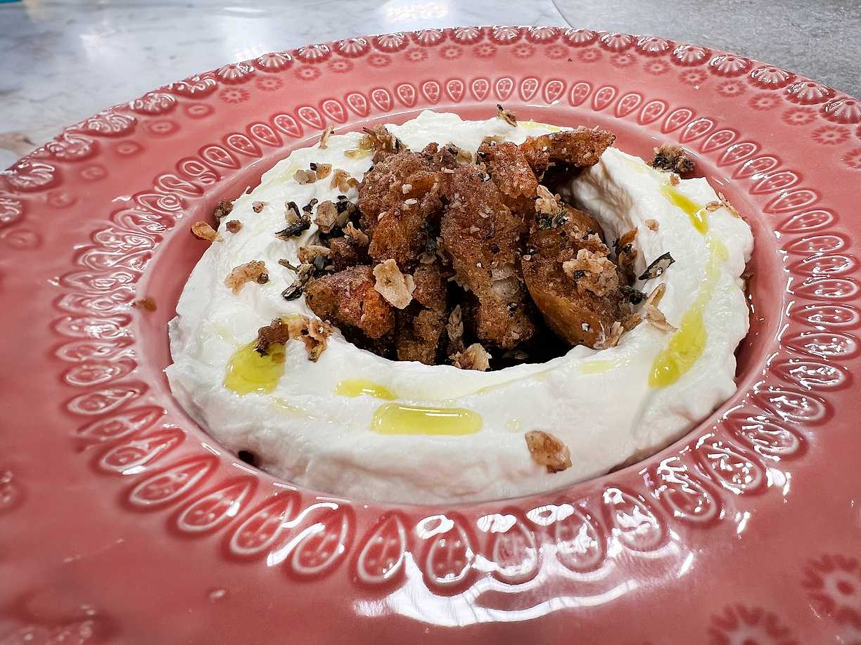 Smörstekt bröd med gräddyoghurt