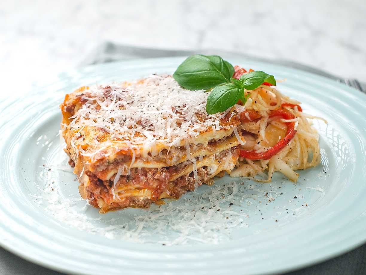 Snabb lasagne med krispig kålsallad | Kö