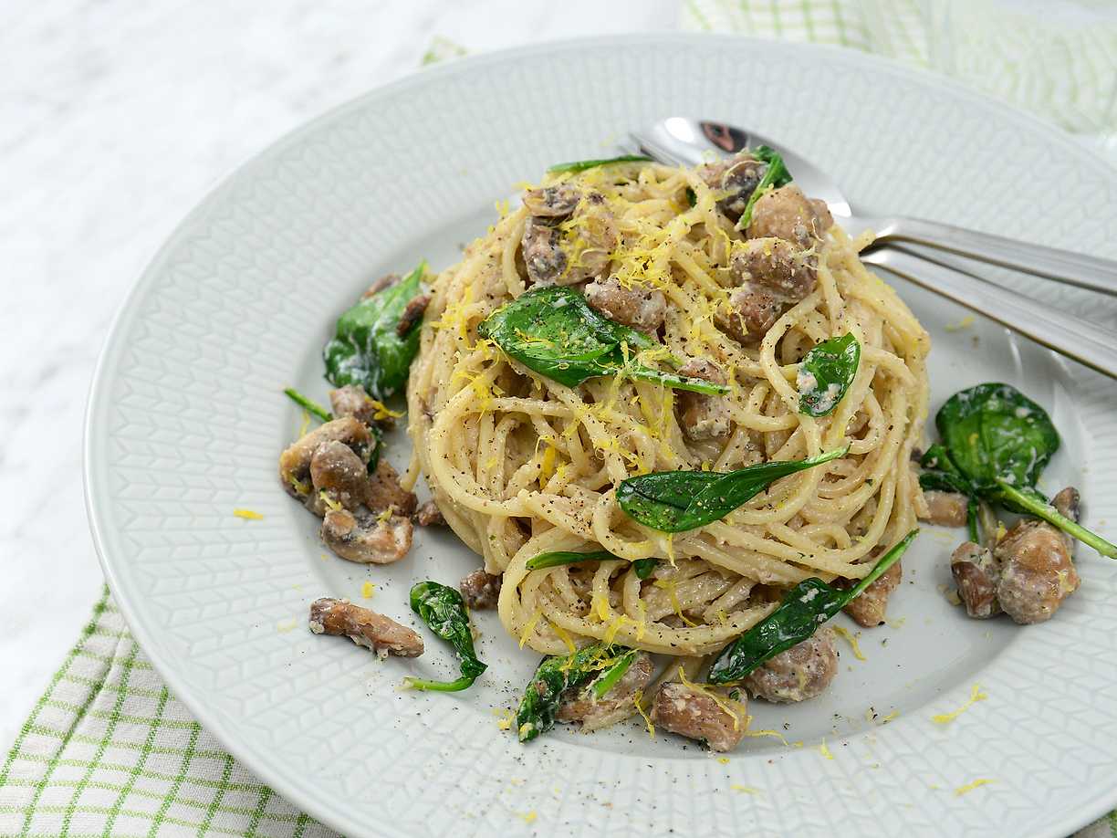 Snabb måndagspasta med tofusås och champinjoner | Kö