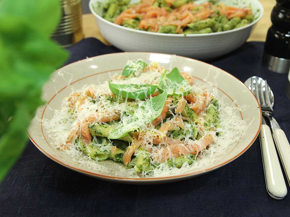 Snabb pasta med gravad lax och pesto | Kö