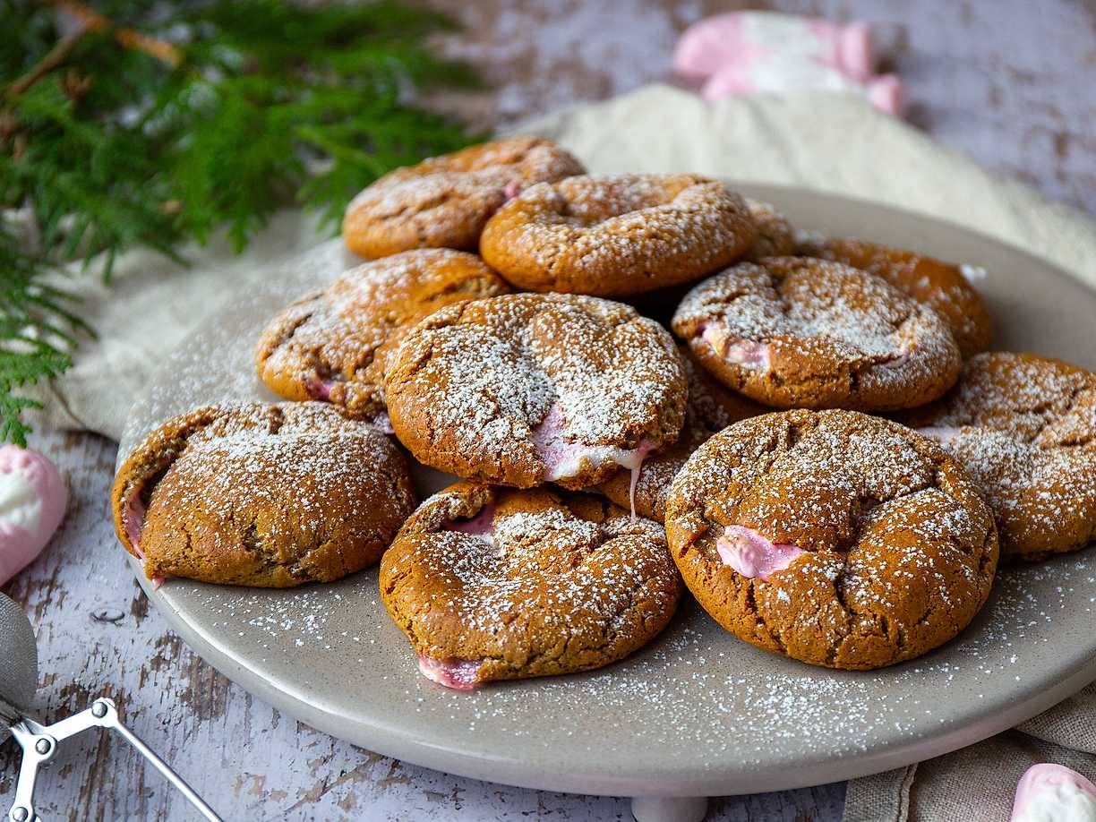 Snabba pepparkakscookies med skumtomtar