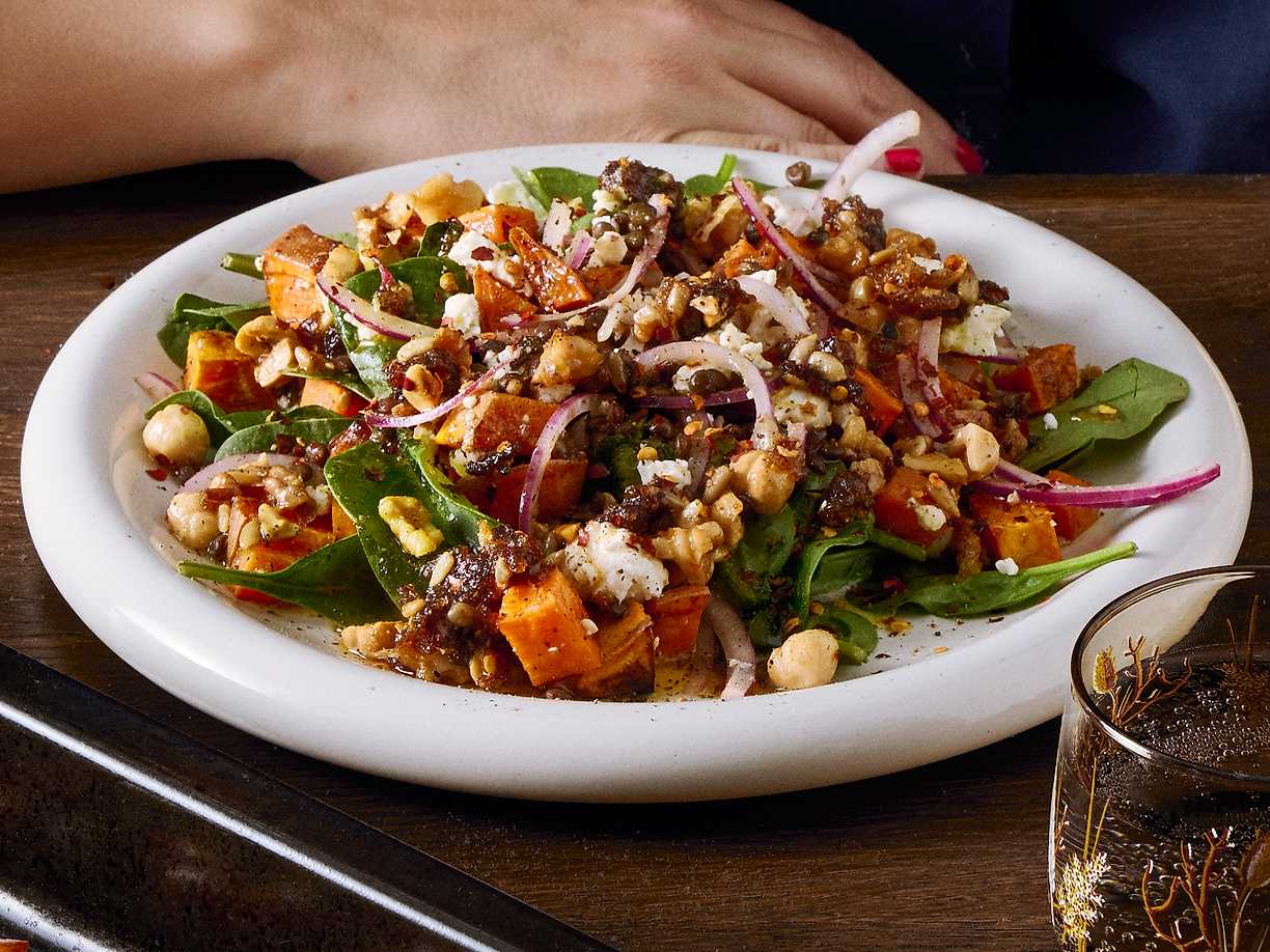 Sötpotatissallad med fetaost och hot honey-dressing