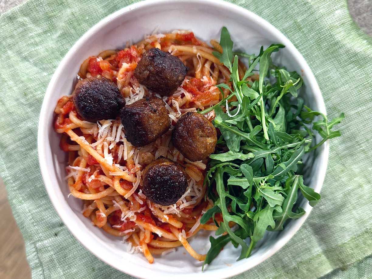 Spagetti i tomatsås med vegobullar