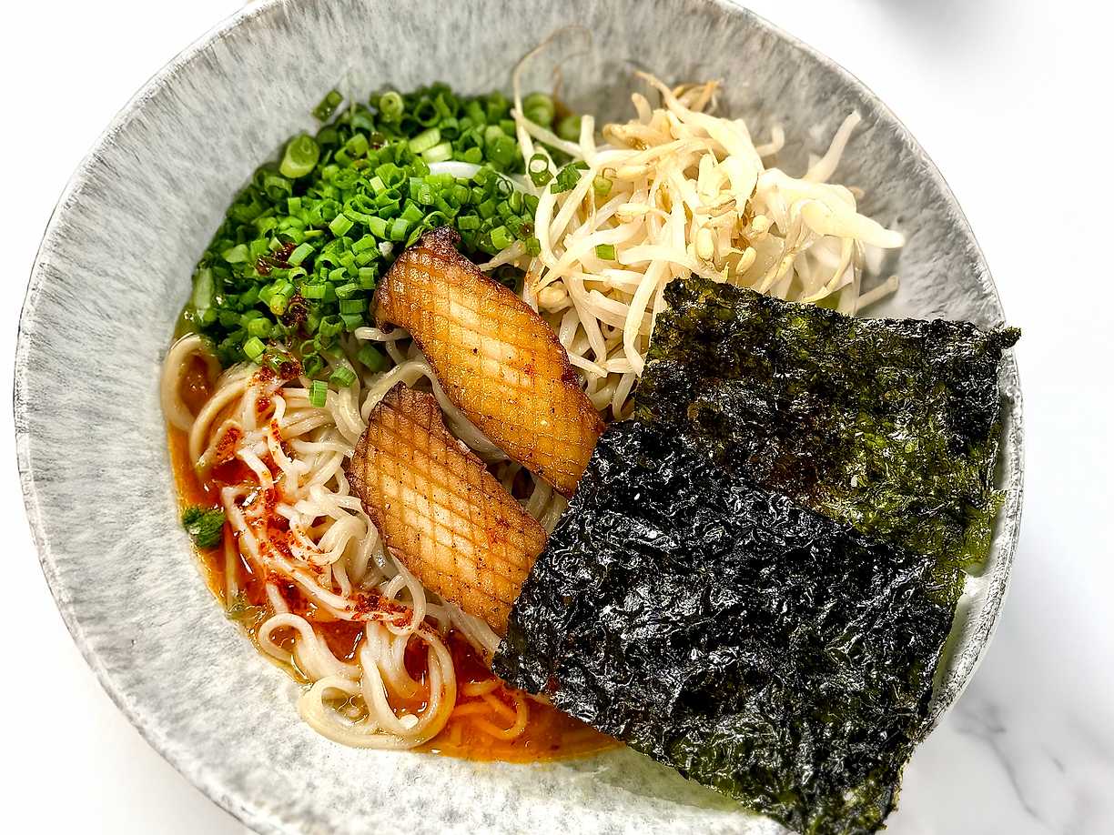 Spicy miso ramen med kejsarhatt