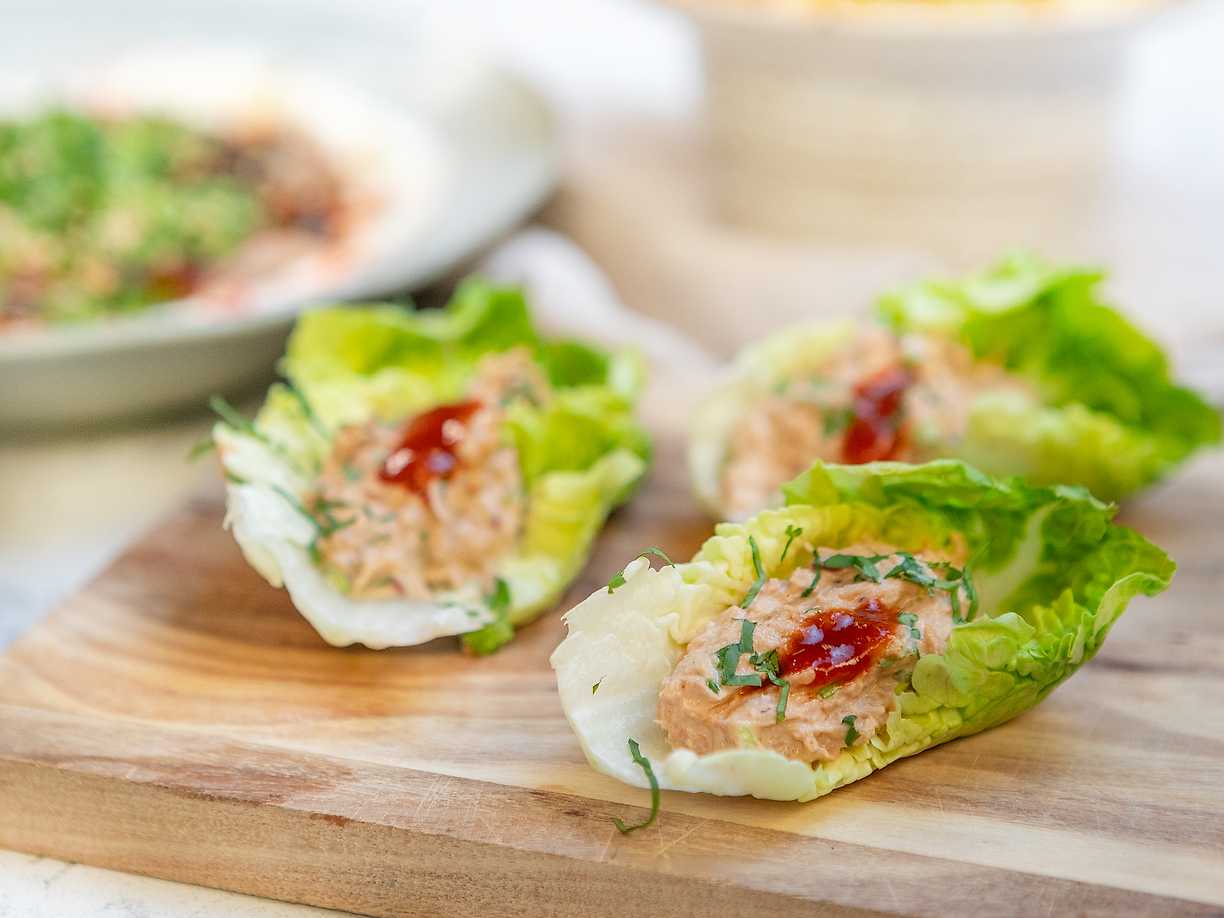 Spicy tuna i salladsblad