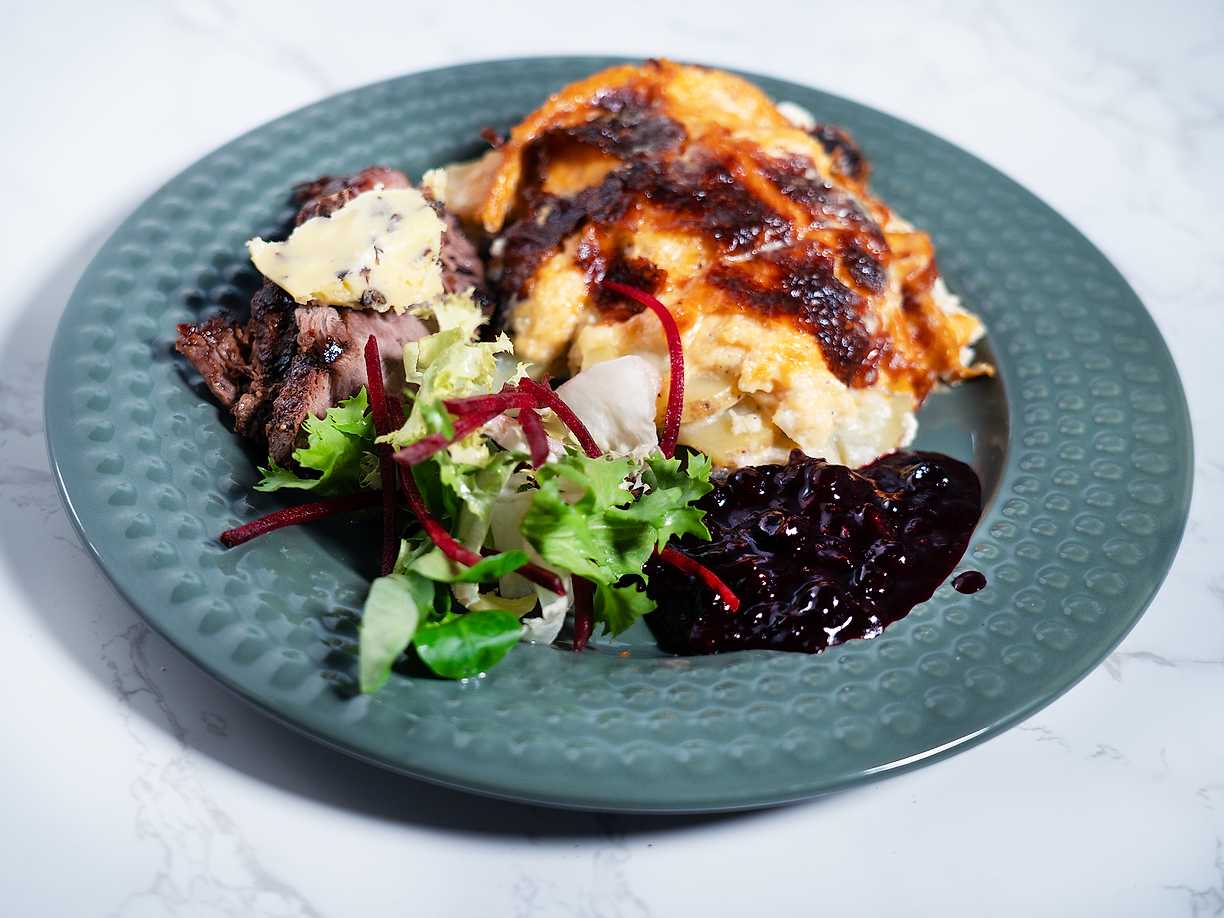 Stekt älgytterfilé med potatisgratäng