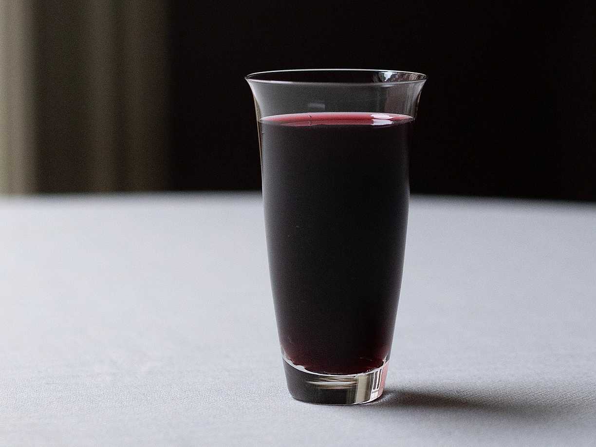 Svart vinbärsjuice med espresso