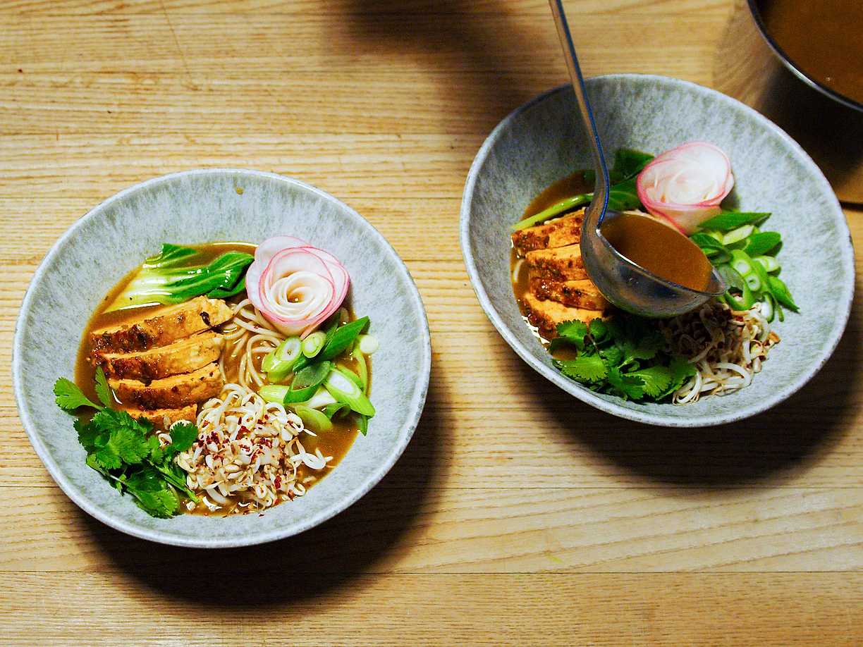 Svensk ramen med hel kyckling