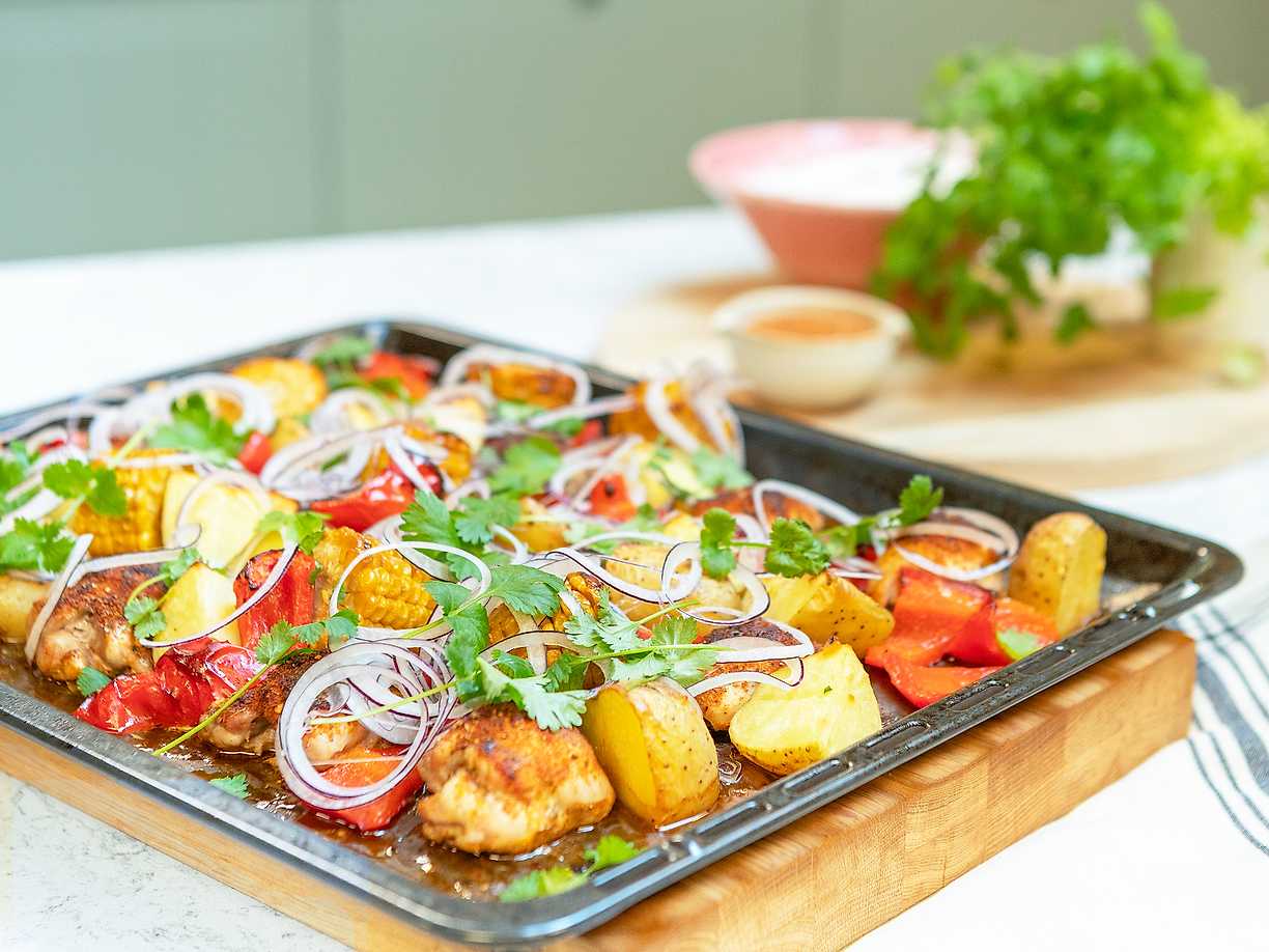 Tacoplåt med kyckling, grönsaker och kall limesås