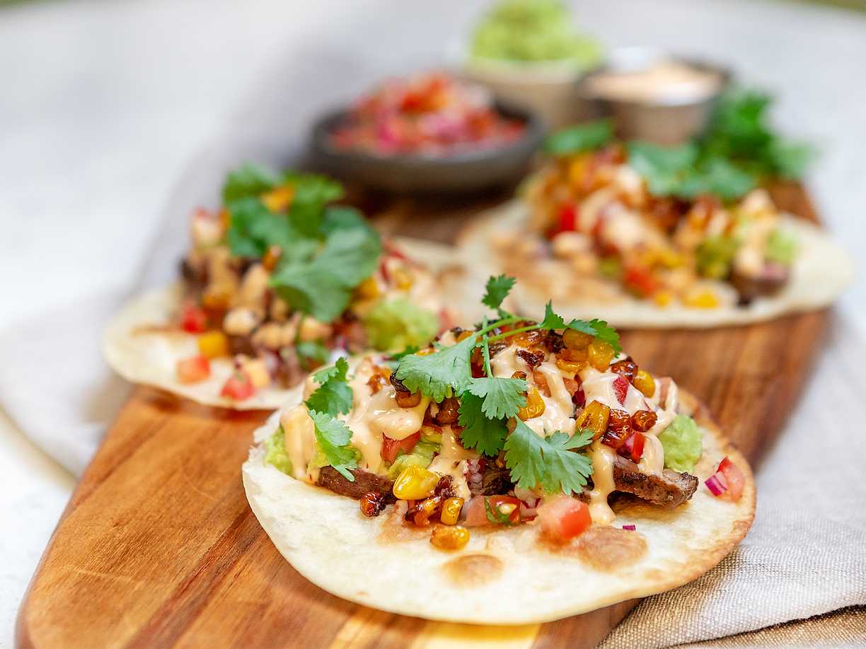 Tacos med ryggbiff, rostad majs och chipotlemajonnäs