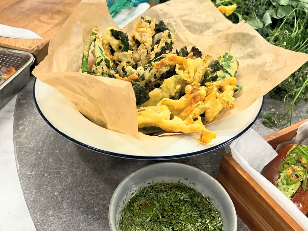 Tempurafriterade grönsaker med dippsås