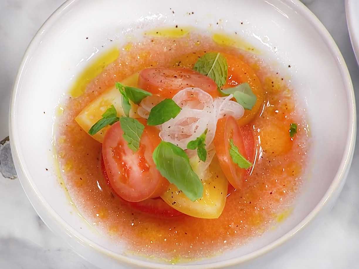 Tomater med mynta och basilika