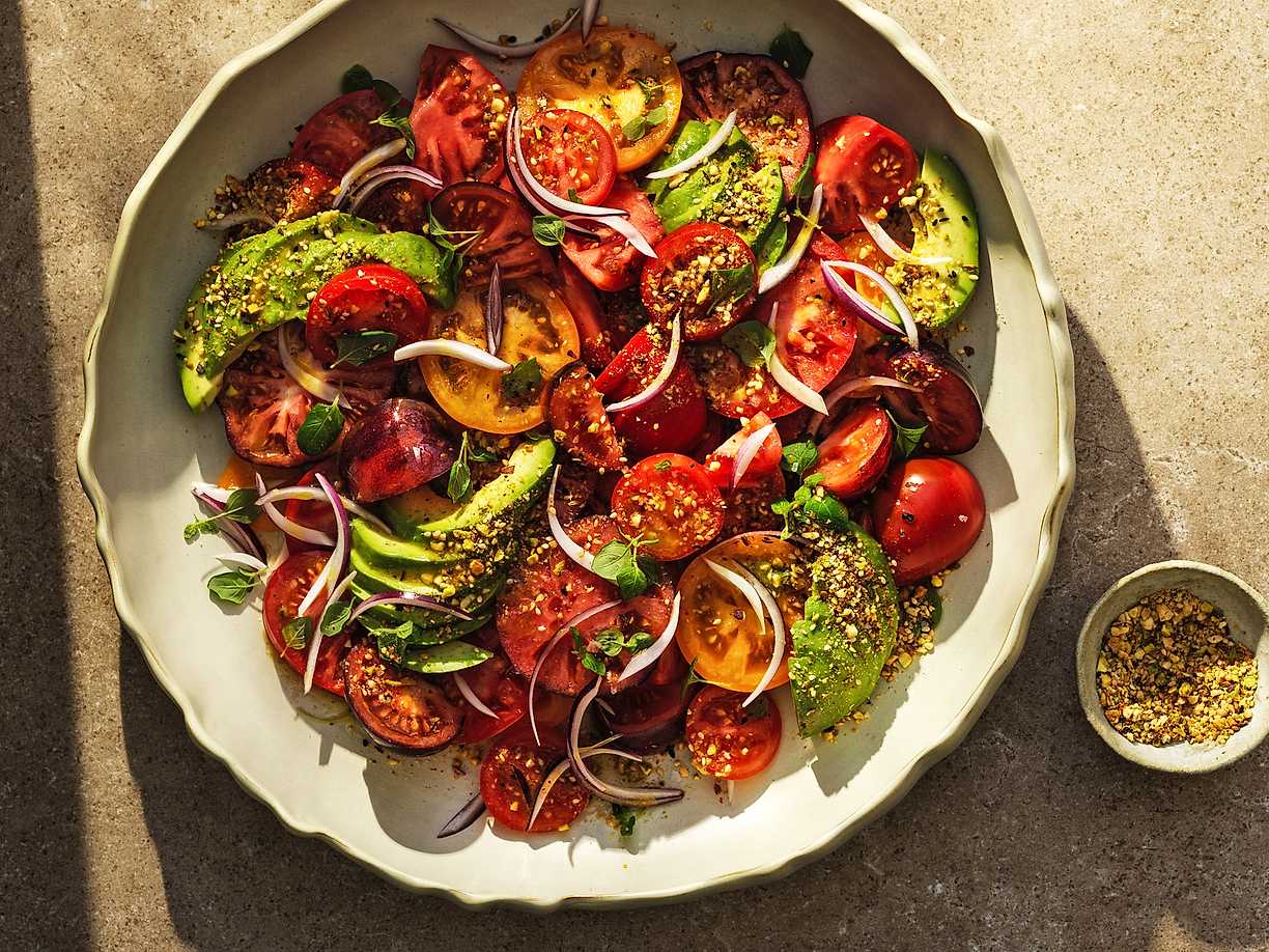 Tomatsallad med citron-kummindressing