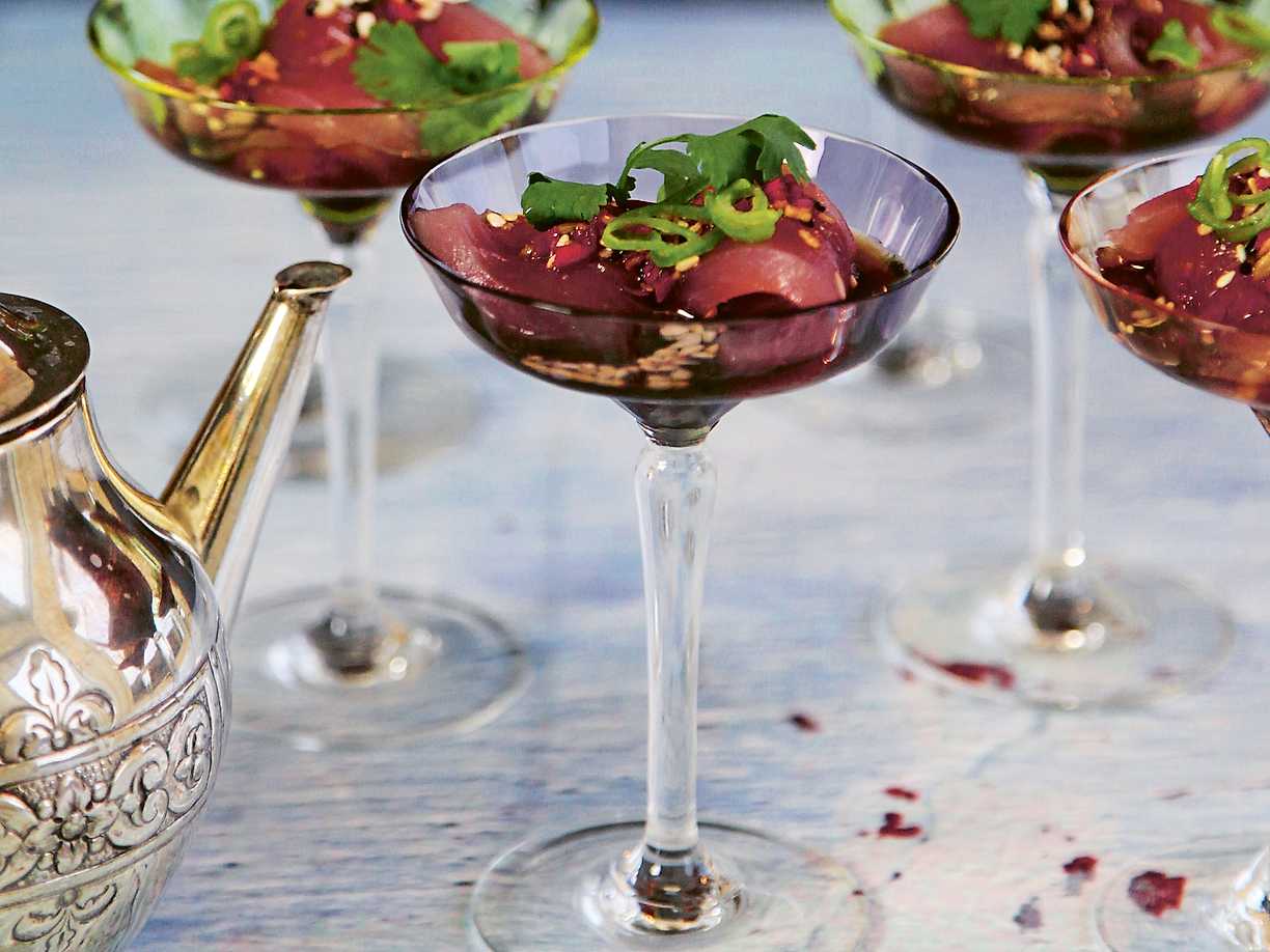 Tonfisksashimi i glas med sojasås