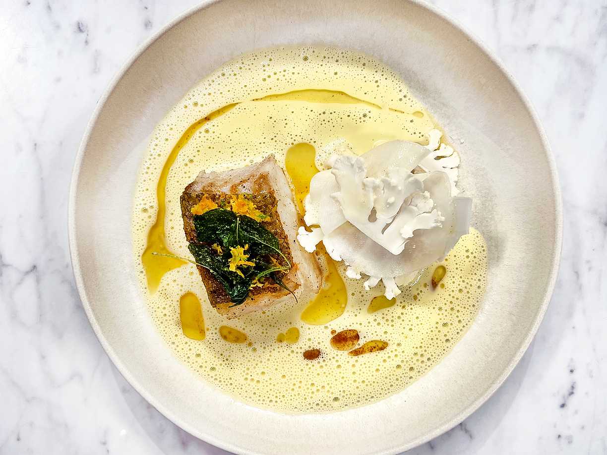 Torskrygg med blomkål och smörsås med citrus