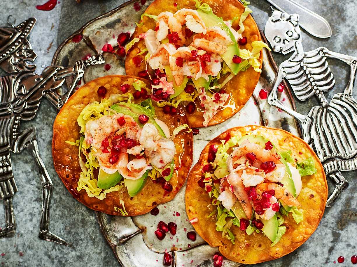 Tostada med räkor och avokado
