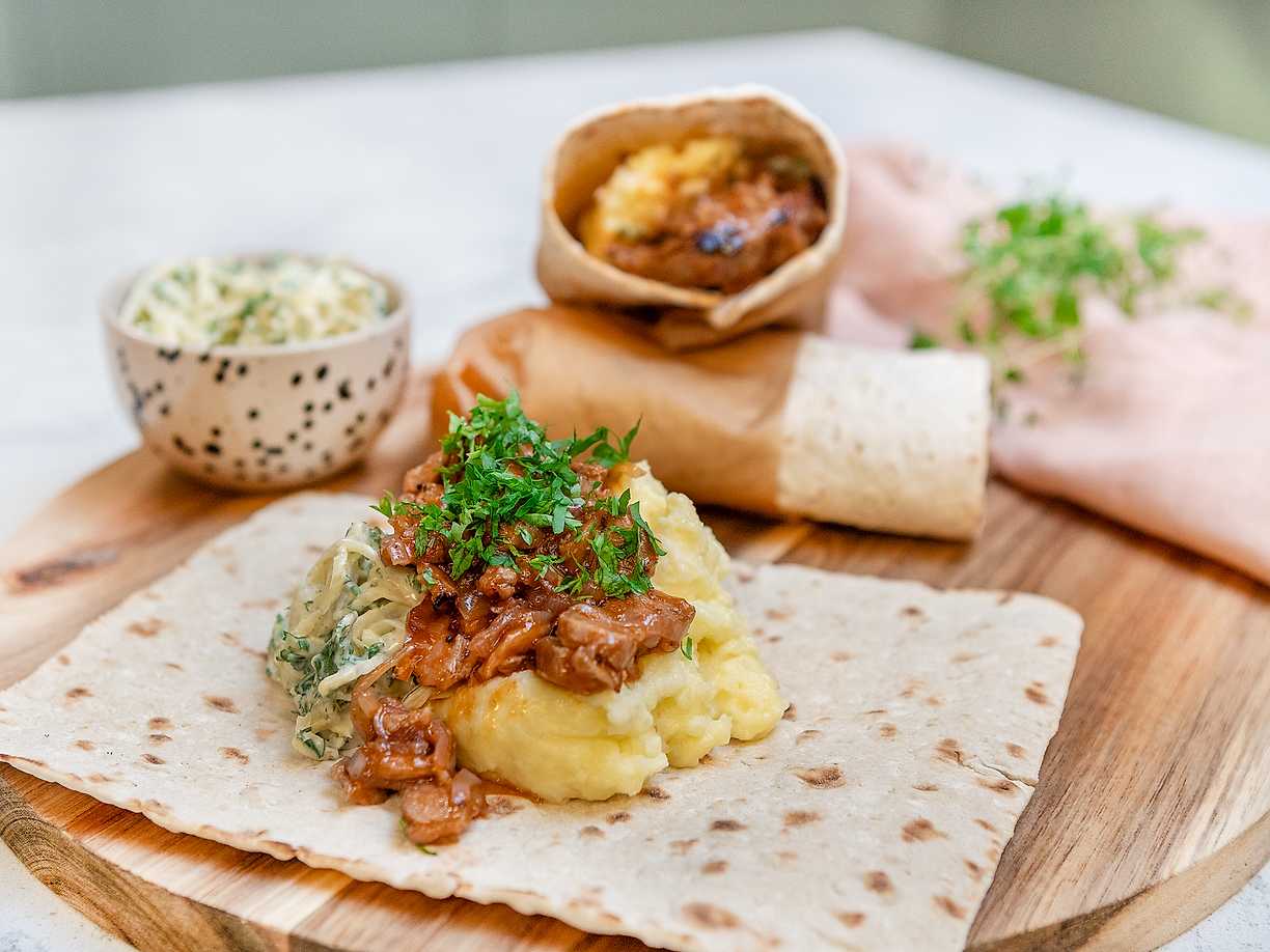 Tunnbrödsrulle med bbq-karré