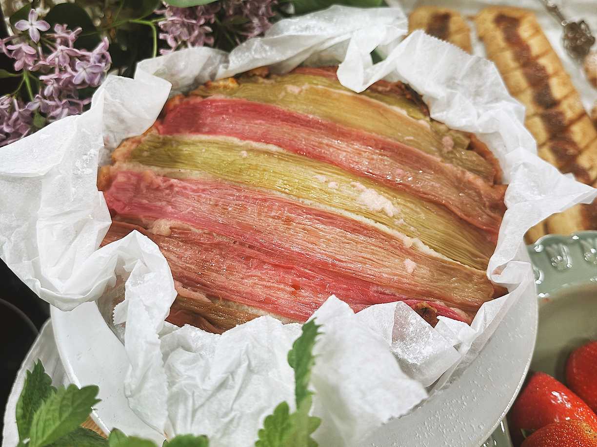 Upp- och nervänd rabarberkaka