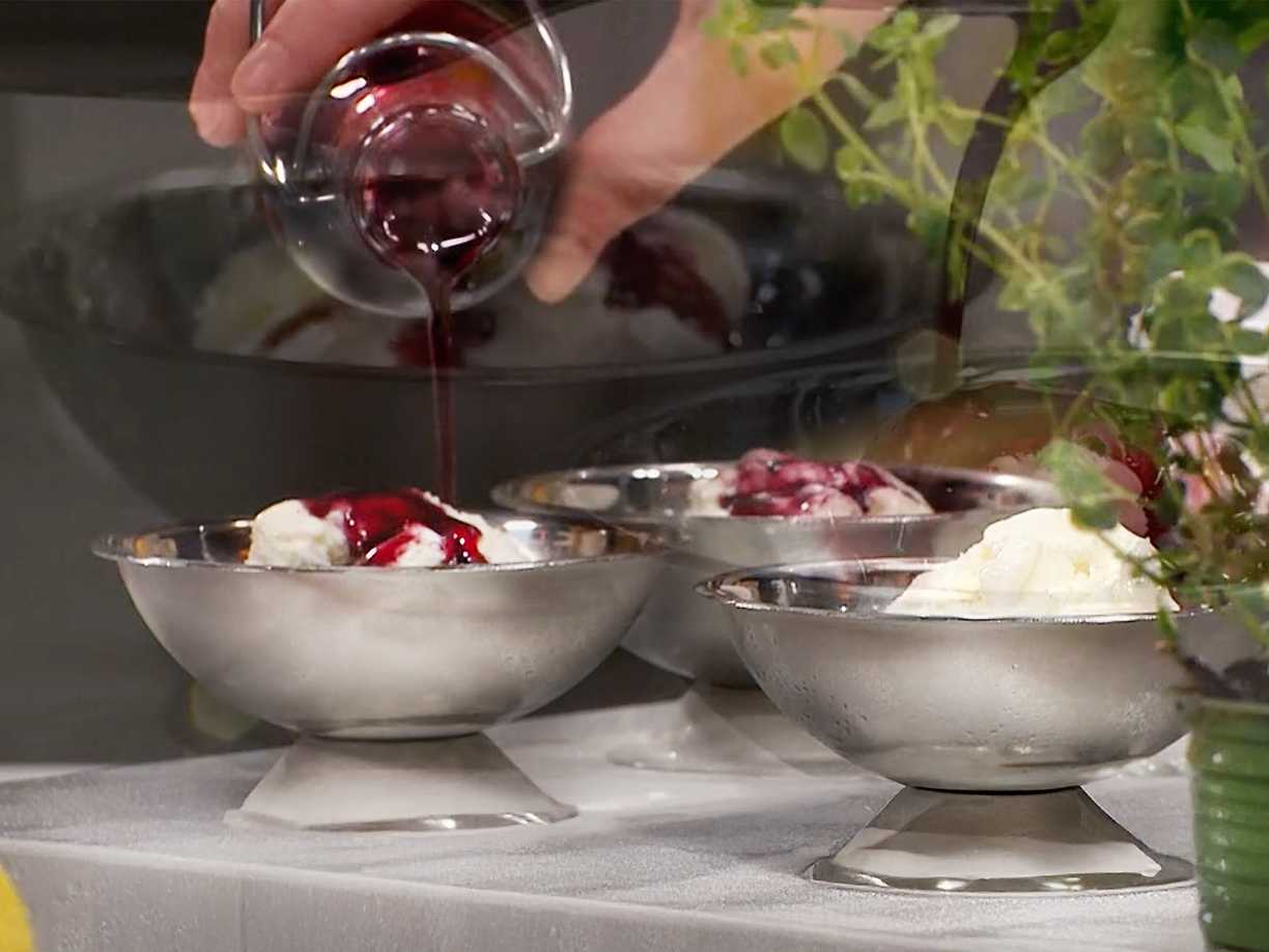 Vaniljglass med rödvinsreduktion