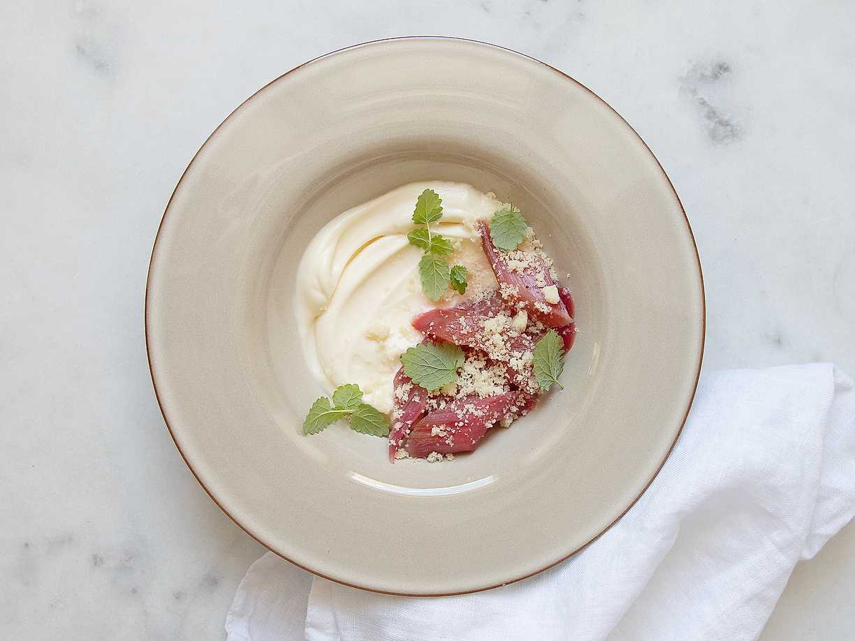 Vaniljkokta rabarber med citronkräm