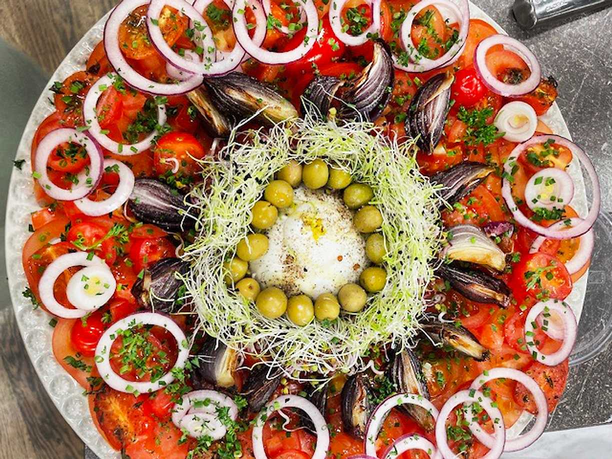 Vårens första tomatsallad