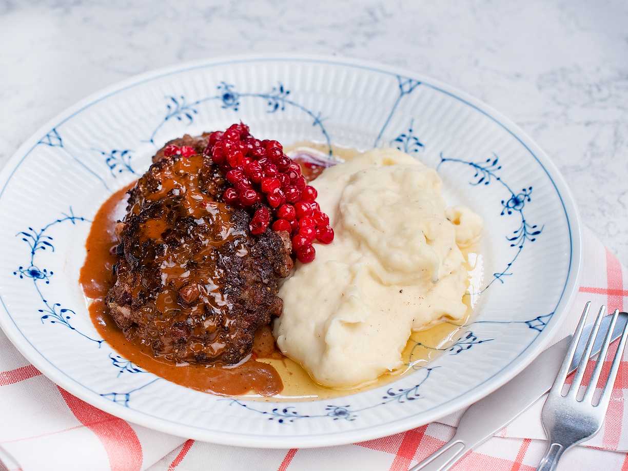 Viltbiffar med päramos och brunsås
